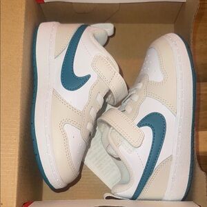 Nike court borough low 2 size 8c NEW